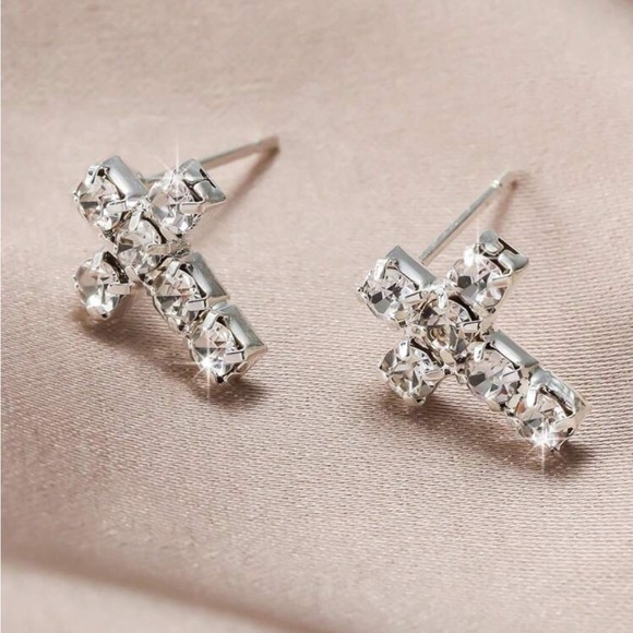 Elegant Silver Cross Earrings - Picture 5 of 5